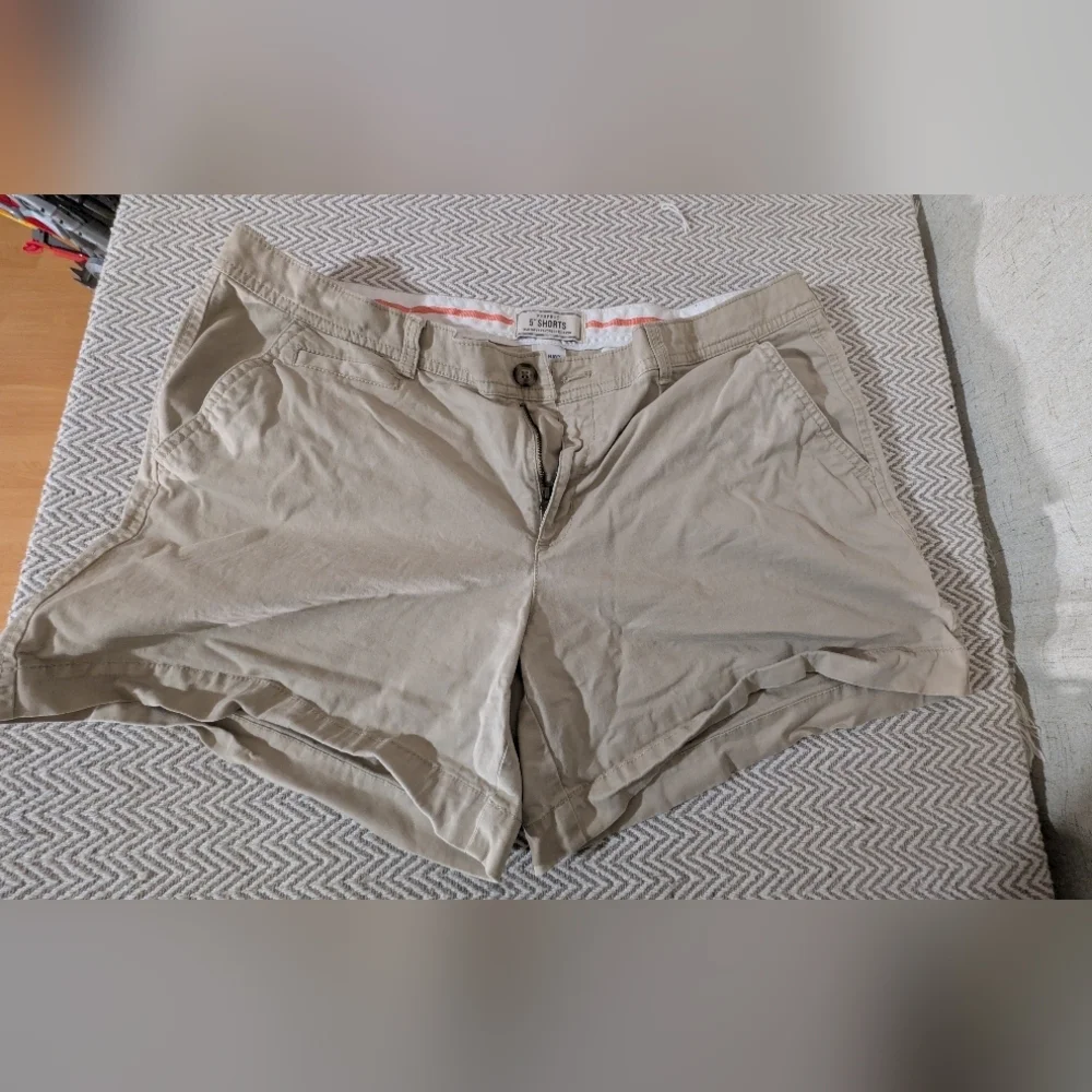 Old Navy Women's Tan Cargo Shorts